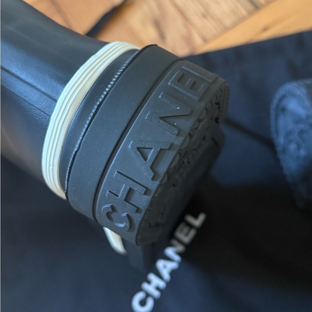CHANEL Wellington Boots black/white - Picture 6 of 14